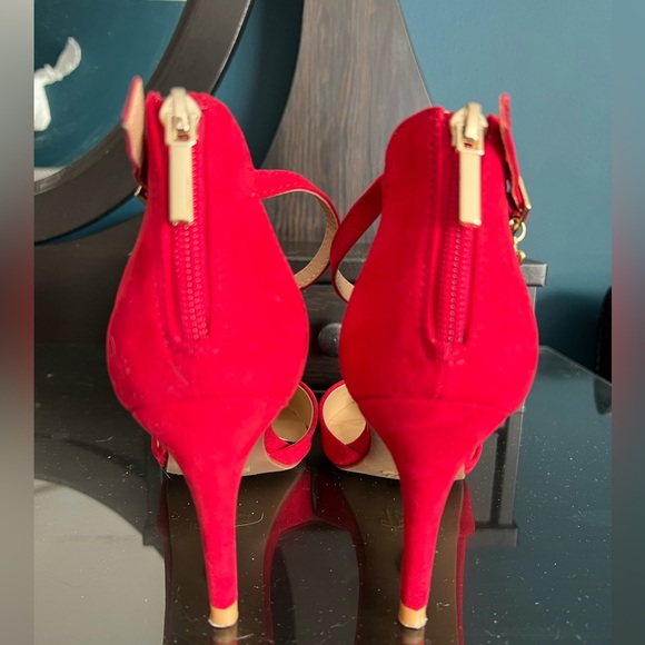 Thalia Sodi Vanessa Heart Charm Red Velvety Faux Suede Zip Back Heels Size 6 NIB - Picture 5 of 9